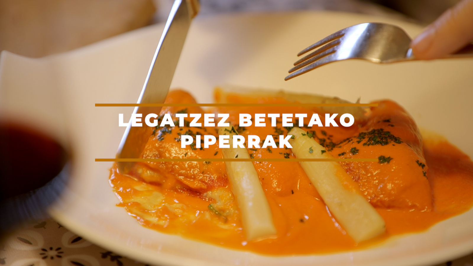 Legatzez betetako piperrak