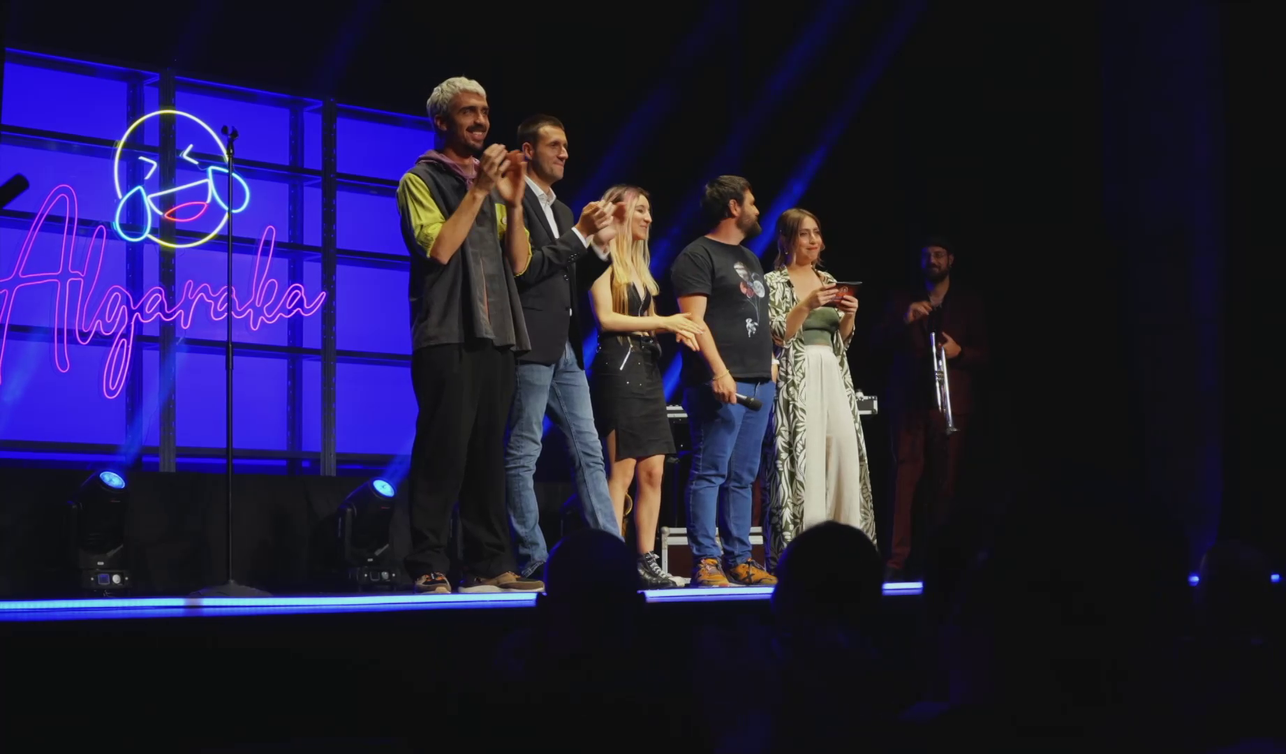 1. Has dadila ikuskizuna