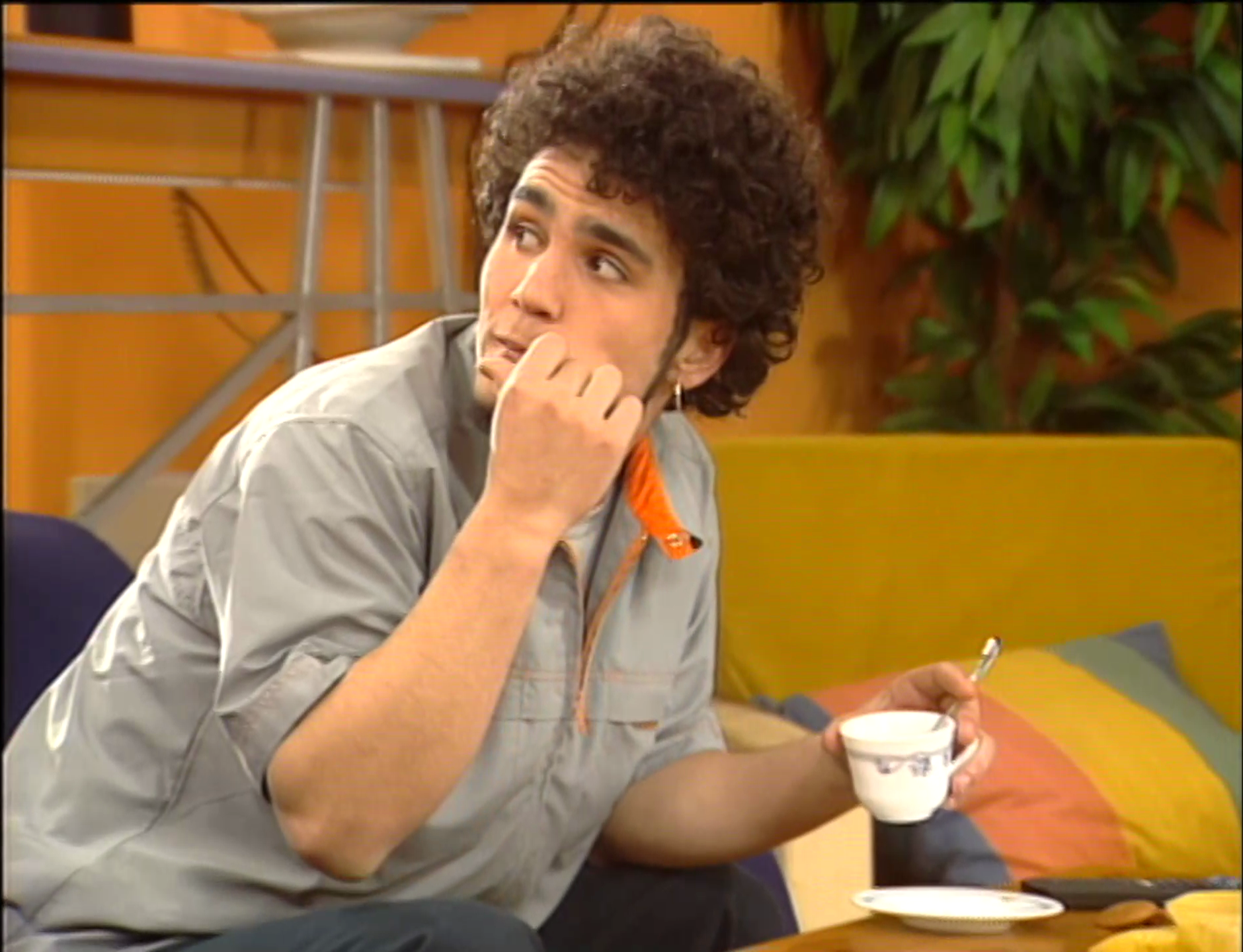 34. Asko maite duenak asko sufritzen du